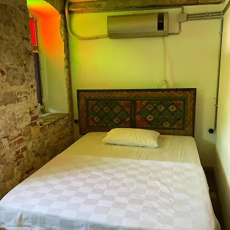 Otel Latibule Adahan Ayvalı