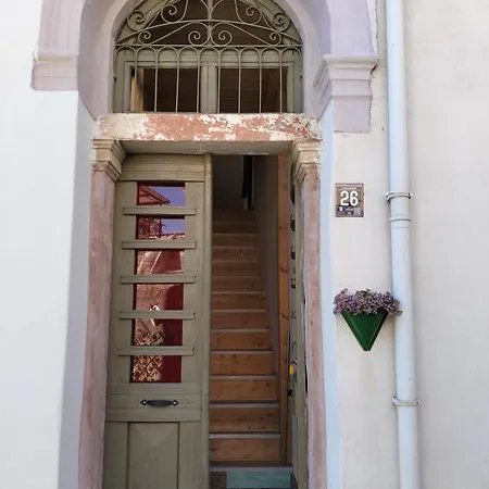 Latibule Adahan Ayvalı