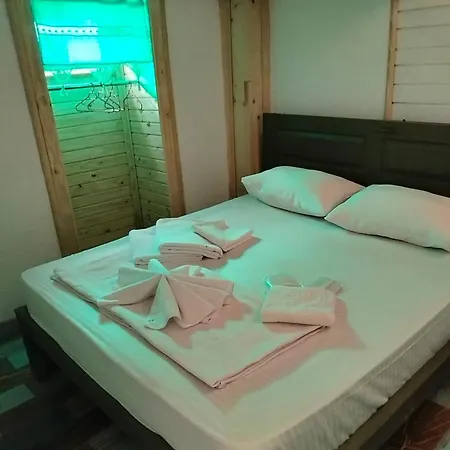 Latibule Adahan Ayvalı