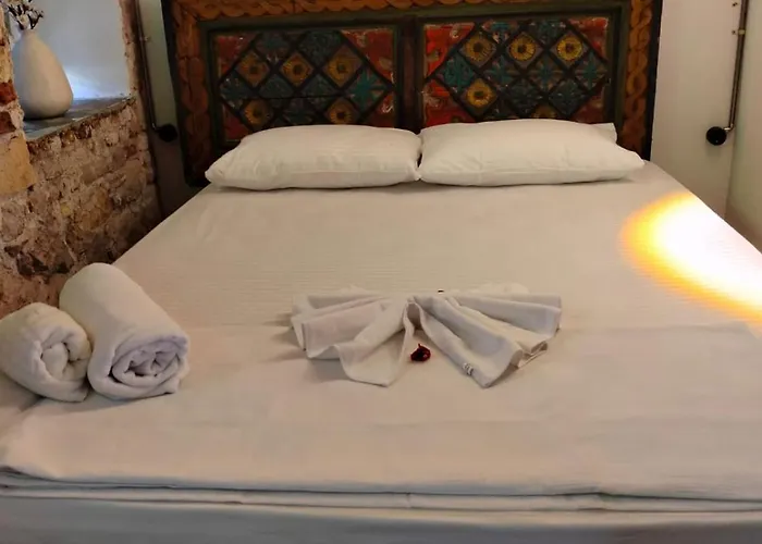 Latibule Adahan * Ayvalı