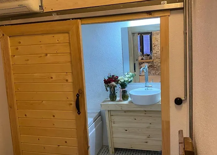 Latibule Adahan Ayvalı